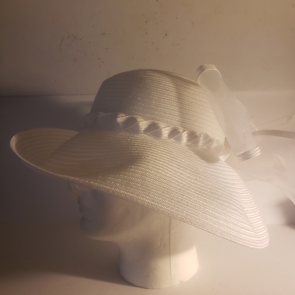 betmar Accessories - Ladies Betmar white hat